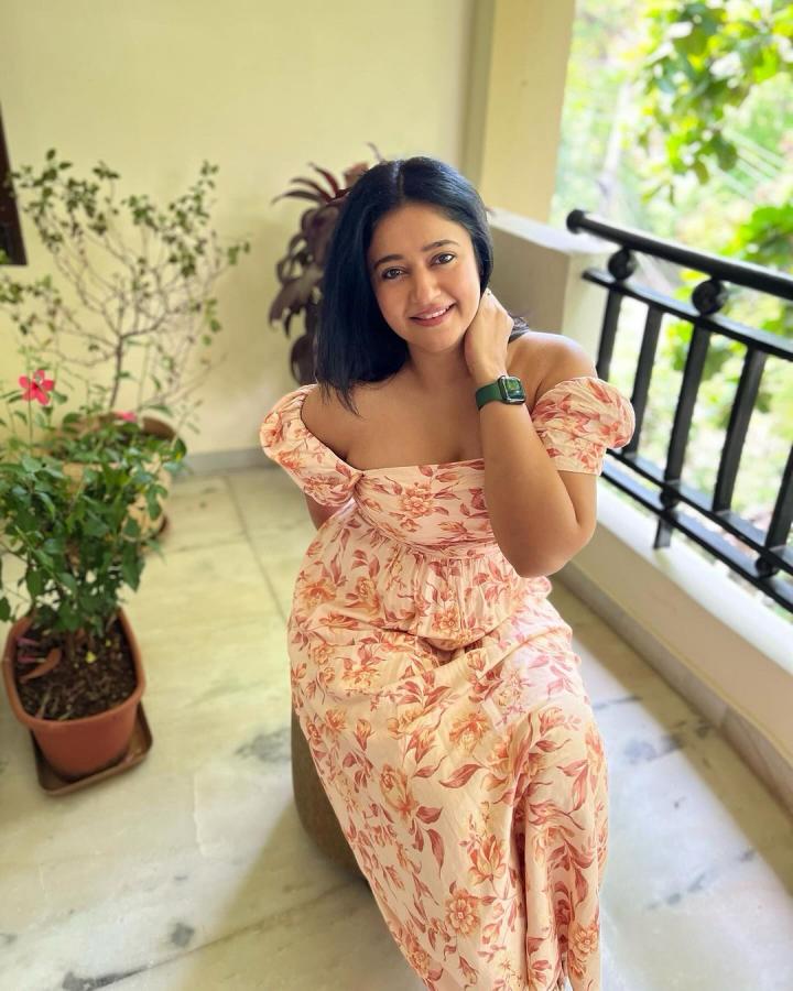 Poonam-Bajwa-pics.jpg 3