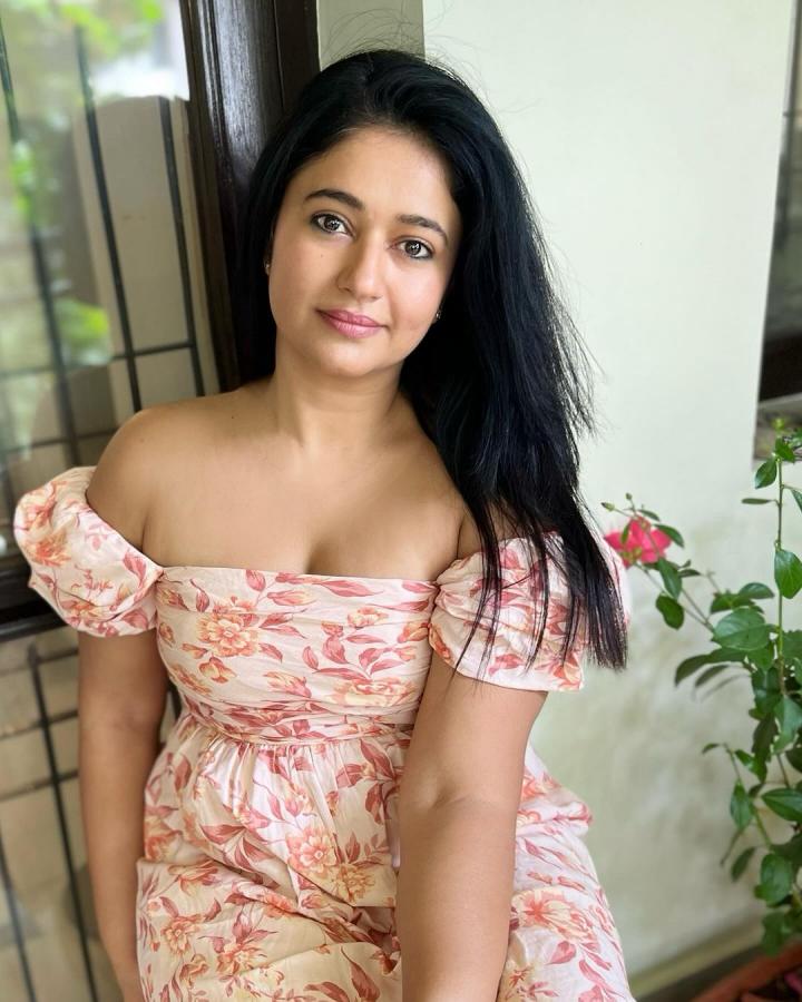 Poonam-Bajwa-saree-photos.jpg 10