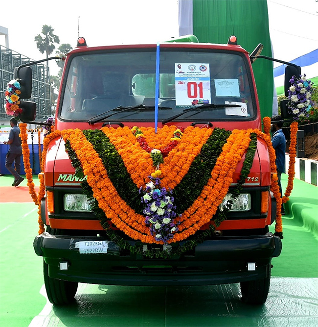 CM_20YS_20Jagan_20started_20cleaning_20Vehicles_20In_20AP-14.jpg 14