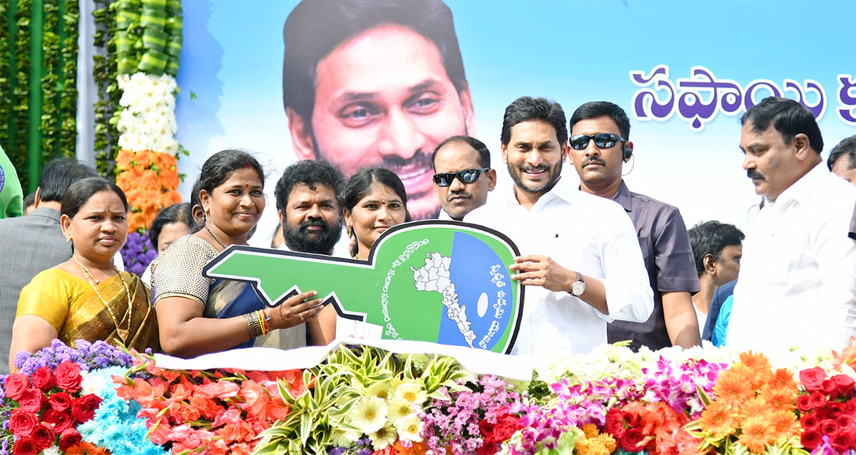 CM_20YS_20Jagan_20started_20cleaning_20Vehicles_20In_20AP-17.jpg 17