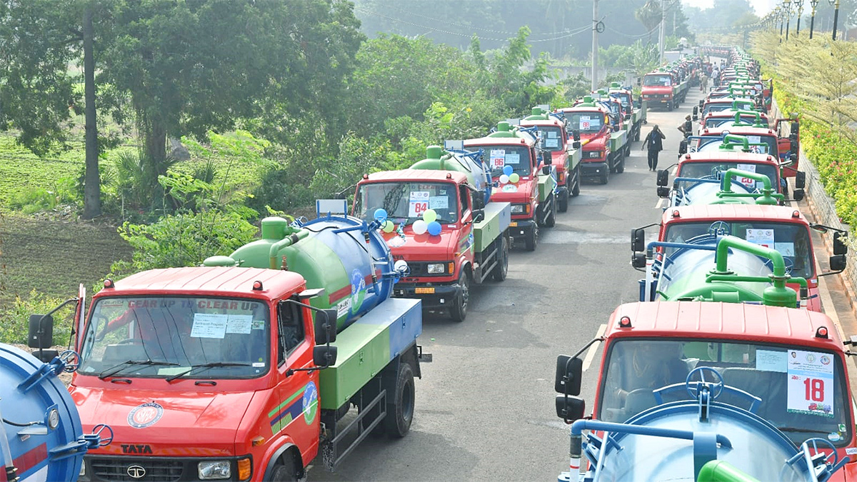 CM_20YS_20Jagan_20started_20cleaning_20Vehicles_20In_20AP-25.jpg 25