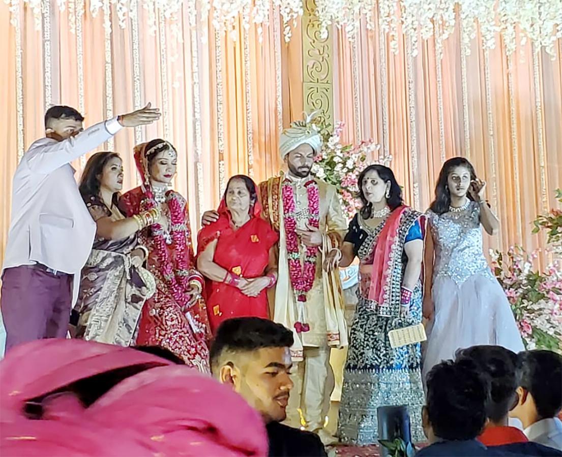Indian_20Cricketer_20Mukesh_20Kumar_20Wedding_20Pics-7.jpg 7