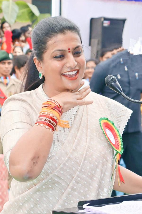 Minister_20Roja_20Visits_20Sri_20Padmavathi_20Women_20Degree_20College_20At_20Tirupati_20Photos_3.jpg 4