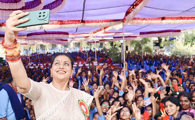 Minister_20Roja_20Visits_20Sri_20Padmavathi_20Women_20Degree_20College_20At_20Tirupati_20Photos_4.jpg 5