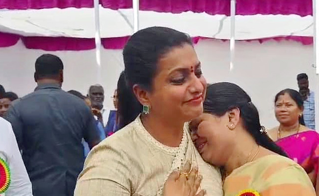 Minister_20Roja_20Visits_20Sri_20Padmavathi_20Women_20Degree_20College_20At_20Tirupati_20Photos_6.jpg 7
