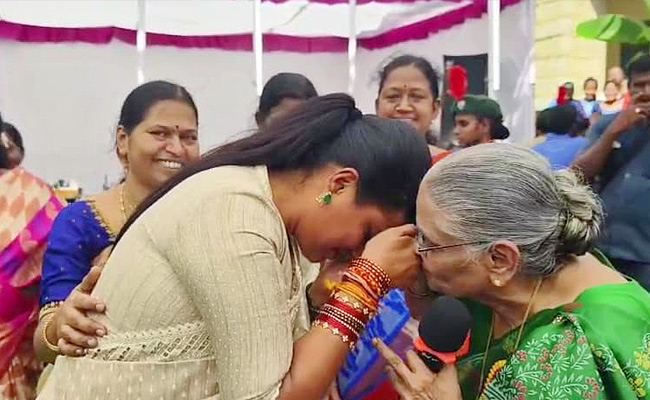 Minister_20Roja_20Visits_20Sri_20Padmavathi_20Women_20Degree_20College_20At_20Tirupati_20Photos_7.jpg 8