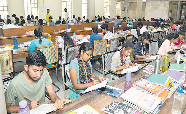 Unemployed-Youth-Preparing-.jpg