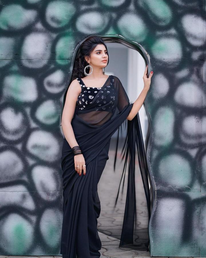 Varsha-black-pics.jpg 8