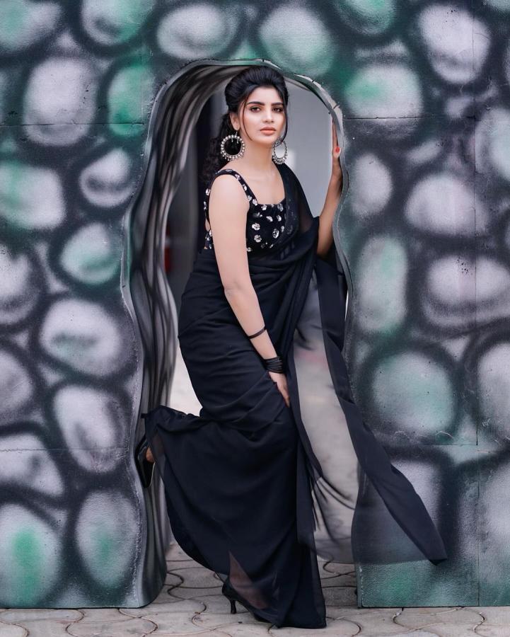 Varsha-hot-pics.jpg 11