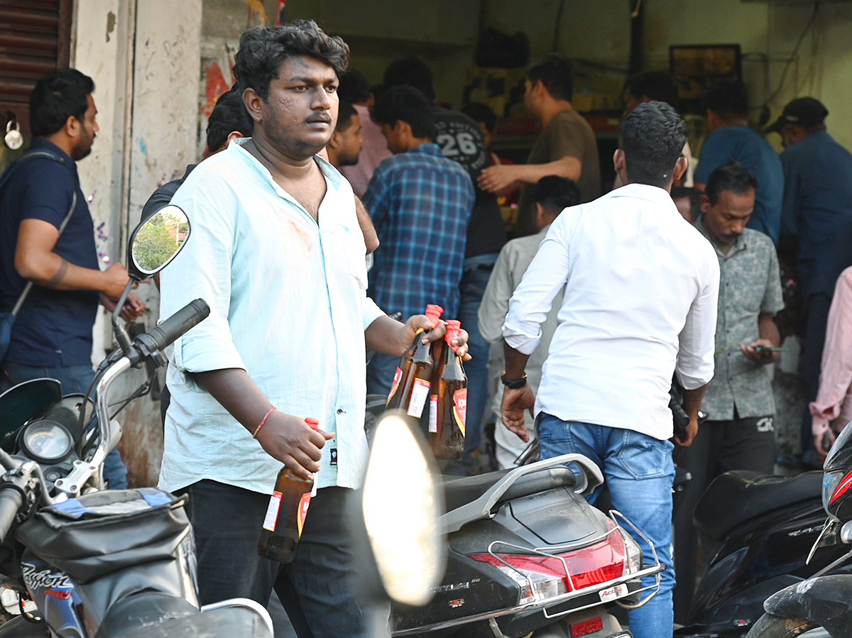 wine_20shop_20closed_20at_20Telangana_20Assembly_20Elections-14.jpg 14