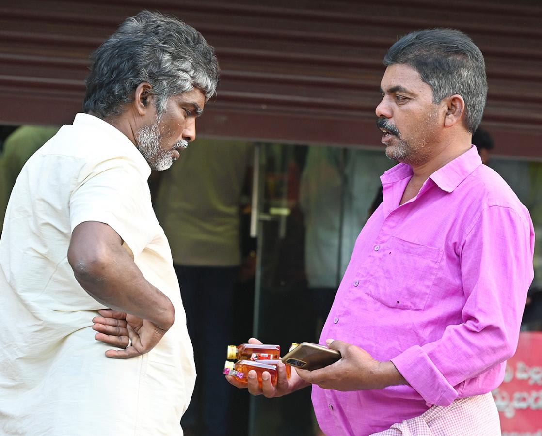 wine_20shop_20closed_20at_20Telangana_20Assembly_20Elections-15.jpg 15