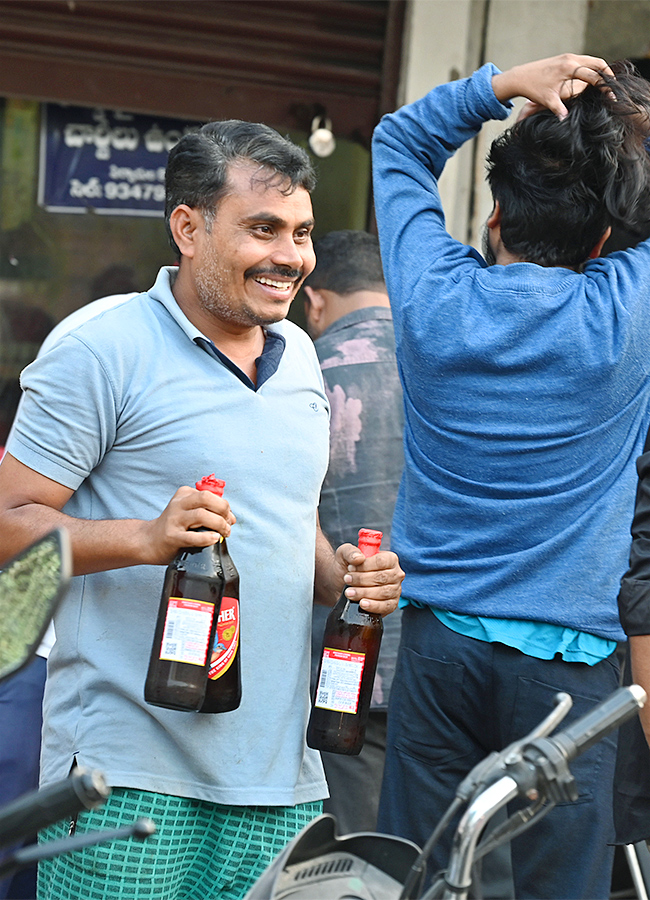 wine_20shop_20closed_20at_20Telangana_20Assembly_20Elections-16.jpg 16