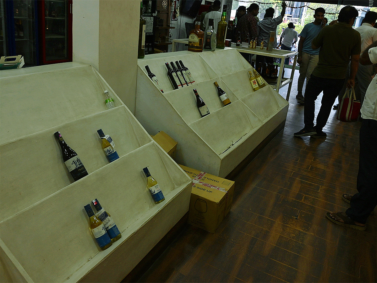 wine_20shop_20closed_20at_20Telangana_20Assembly_20Elections-6.jpg 6