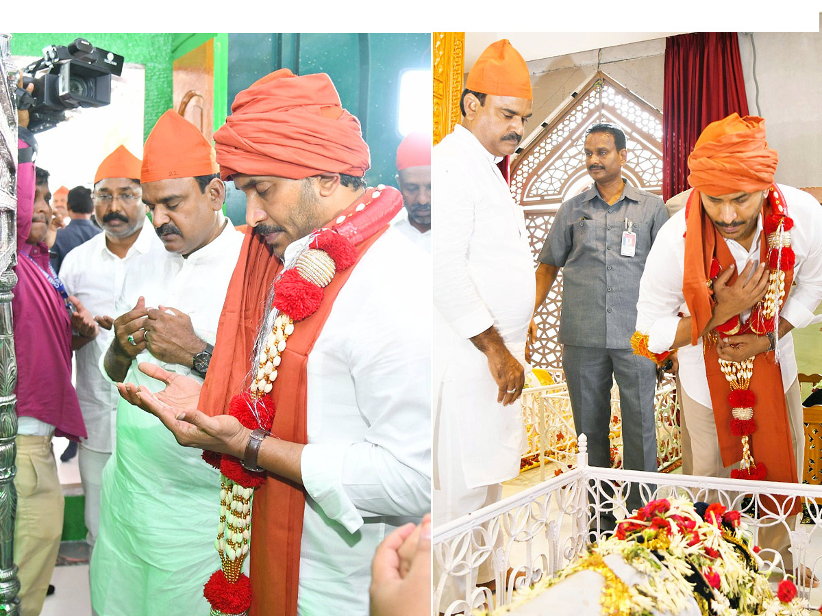 CM_20YS_20Jagan_20Participated_20in_20Prayer_20at_20Ameen_20Peer_20Dargah_20in_20Kadapa_20Photos_18.jpg 1