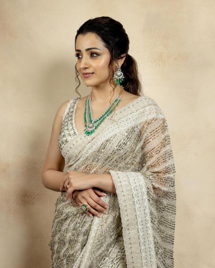 Trisha-latest-pics.jpg 2