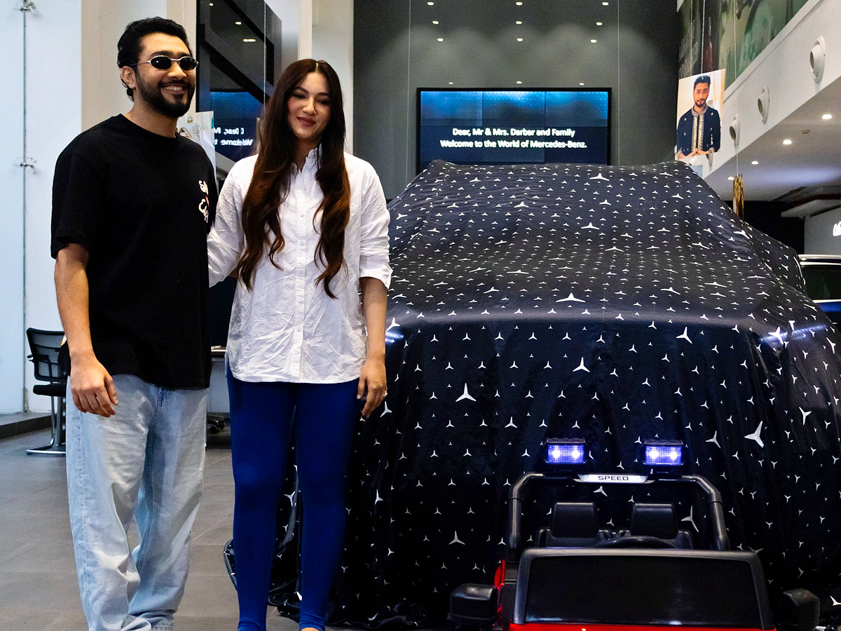 Actress_20Gauahar_20Khan_20buys_20a_20brand_20new_20Mercedes_20Benz_20Photos_2.jpg 3