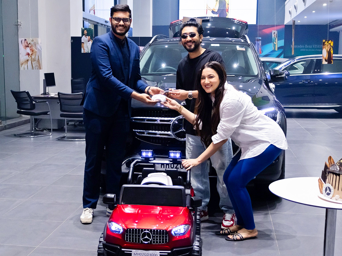 Actress_20Gauahar_20Khan_20buys_20a_20brand_20new_20Mercedes_20Benz_20Photos_4.jpg 5