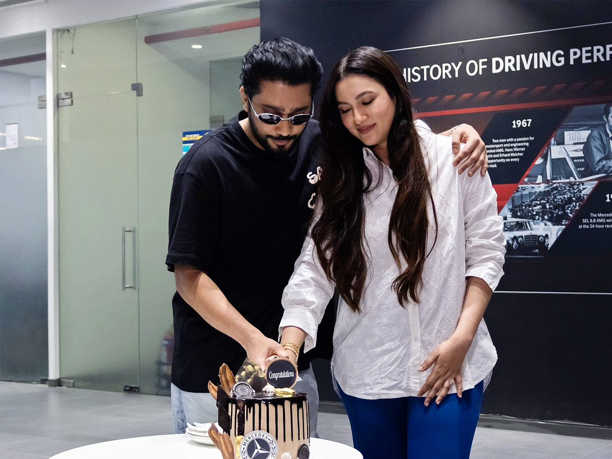 Actress_20Gauahar_20Khan_20buys_20a_20brand_20new_20Mercedes_20Benz_20Photos_5.jpg 6
