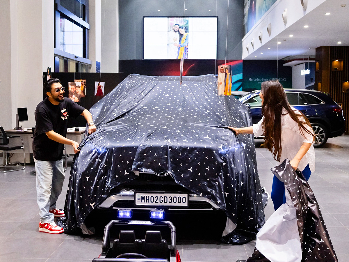 Actress_20Gauahar_20Khan_20buys_20a_20brand_20new_20Mercedes_20Benz_20Photos_7.jpg 8