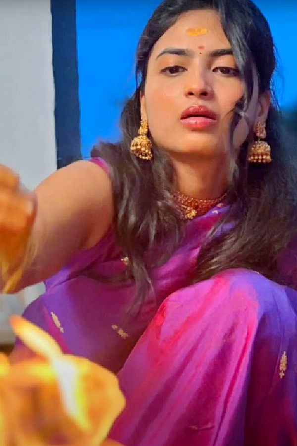 Bigg_20Boss_20fame_20Dethadi_20Harika_20New_20Housewarming_20function_20Photos_1.jpg 2