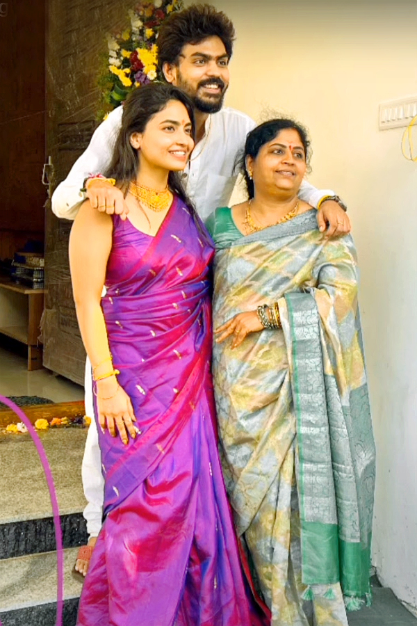 Bigg_20Boss_20fame_20Dethadi_20Harika_20New_20Housewarming_20function_20Photos_11.jpg 12