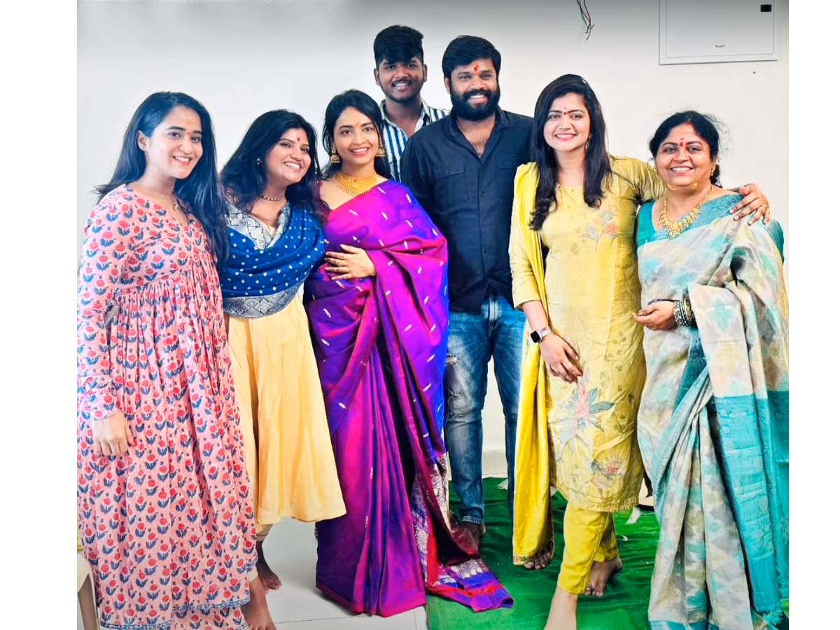 Bigg_20Boss_20fame_20Dethadi_20Harika_20New_20Housewarming_20function_20Photos_12.jpg 13