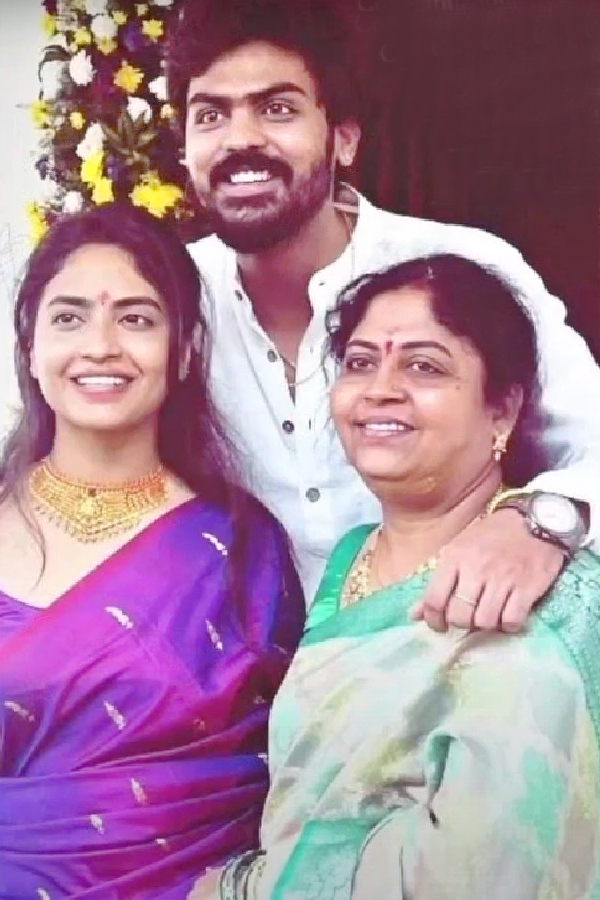 Bigg_20Boss_20fame_20Dethadi_20Harika_20New_20Housewarming_20function_20Photos_3.jpg 4