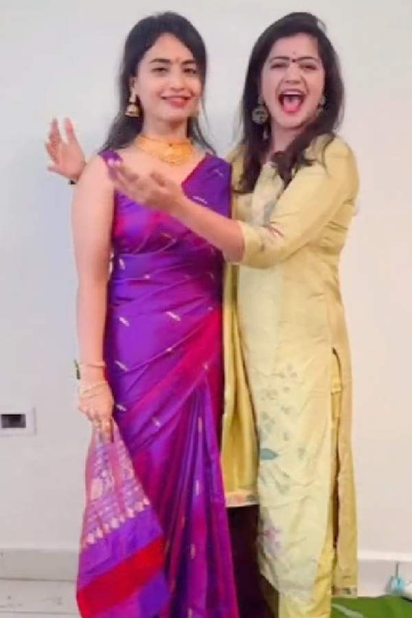 Bigg_20Boss_20fame_20Dethadi_20Harika_20New_20Housewarming_20function_20Photos_4.jpg 5