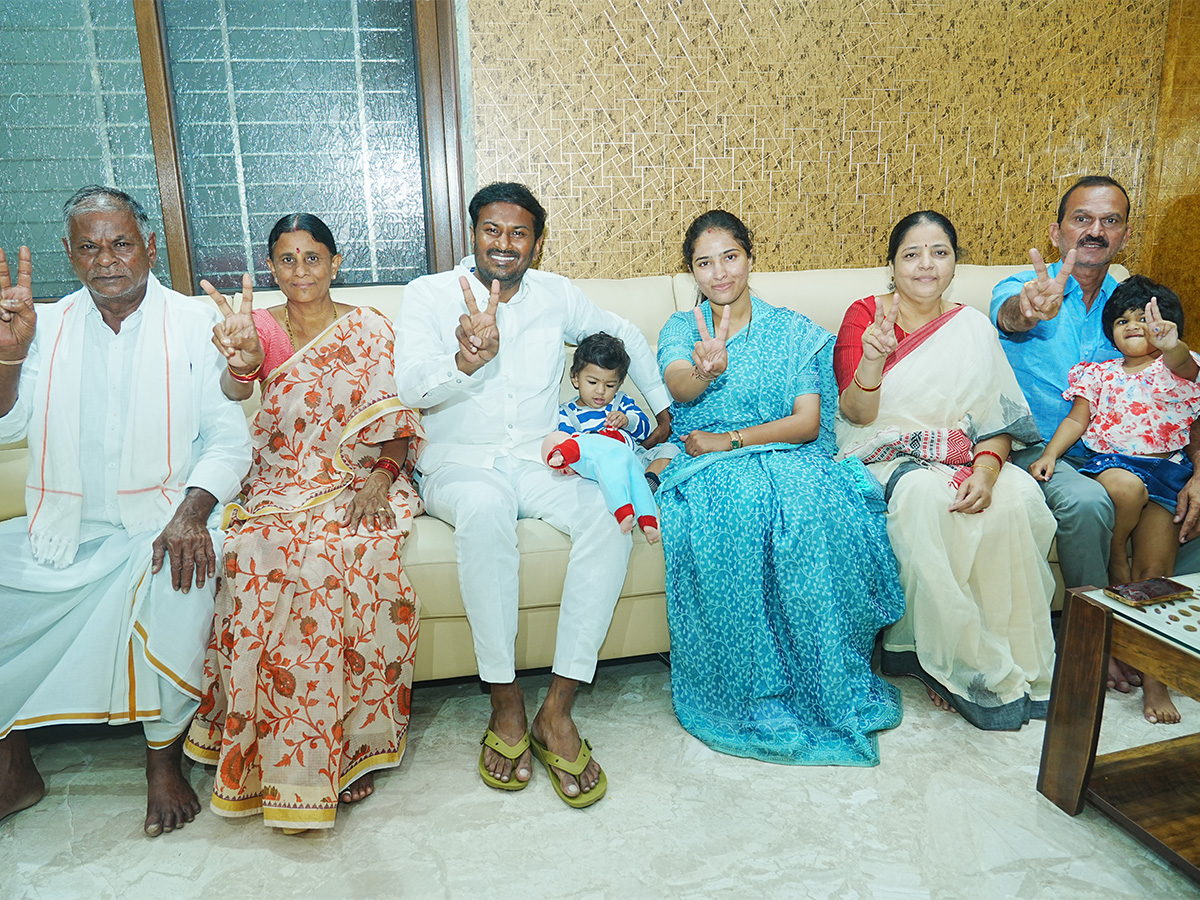 Telangana_20political_20leaders_20photos-36.jpg 33