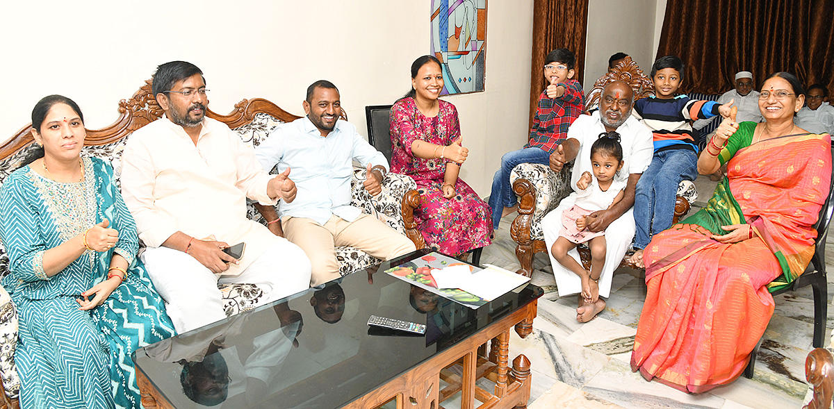Telangana_20political_20leaders_20photos-39.jpg 35