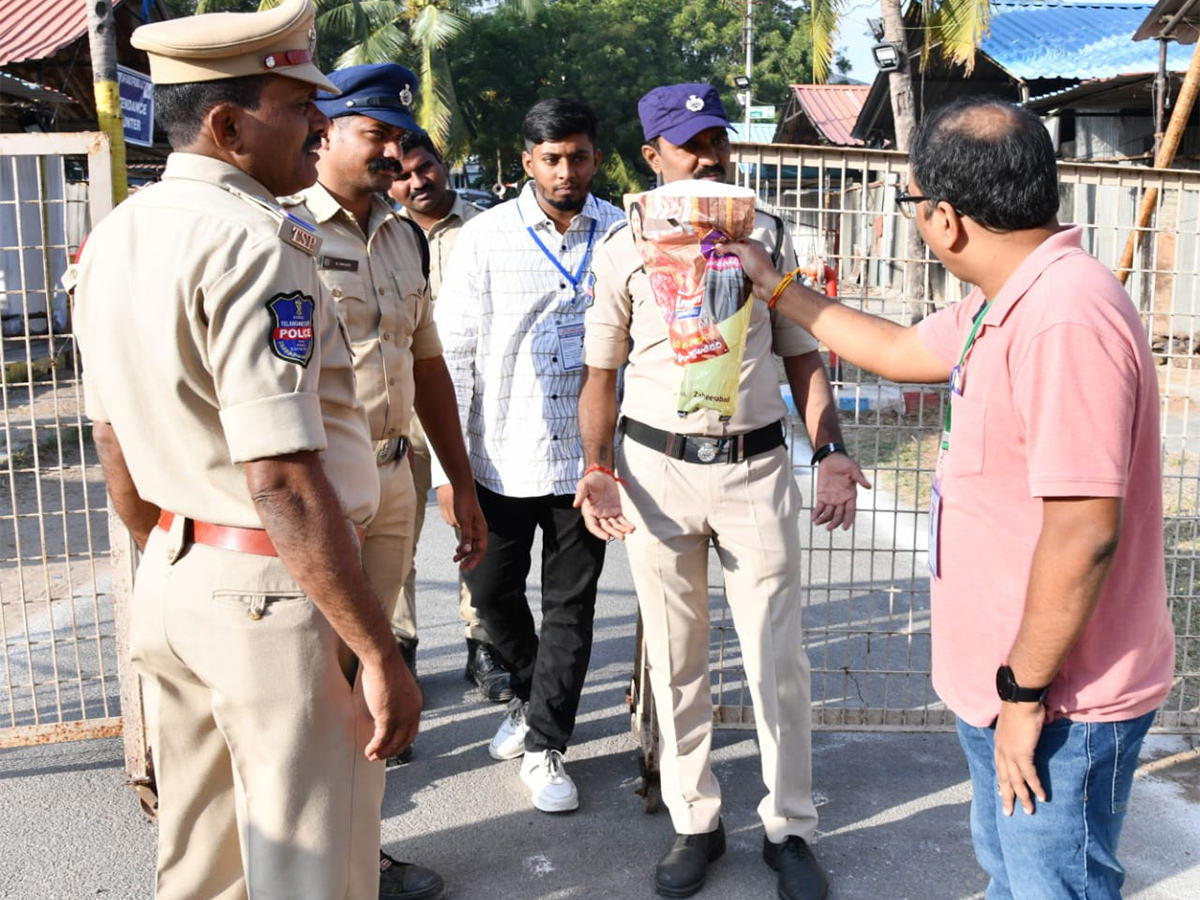 Telangana_20Assembly_20Election_20Counting_20Photo_20Gallery-16.jpg 16