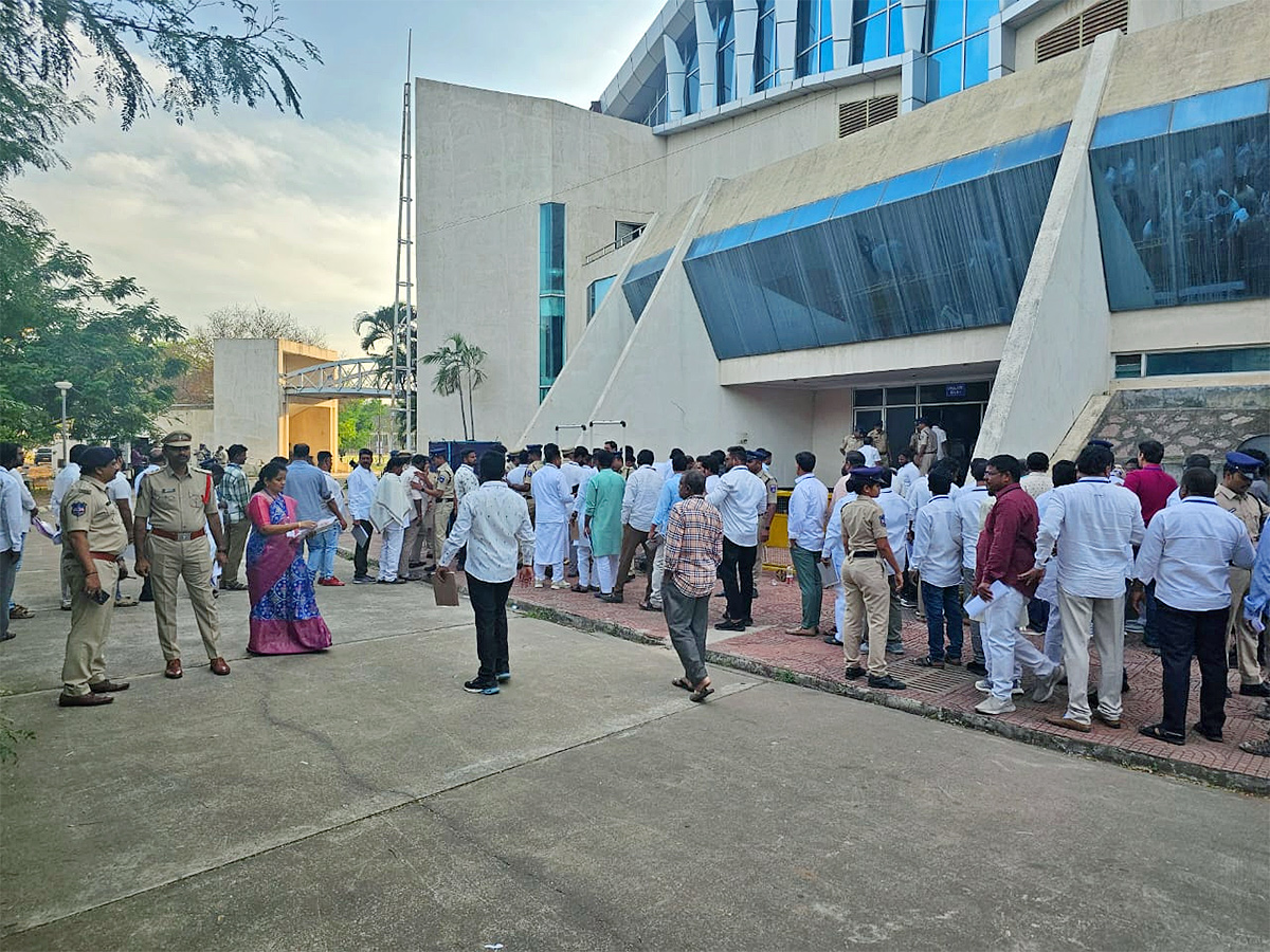 Telangana_20Assembly_20Election_20Counting_20Photo_20Gallery-18.jpg 18