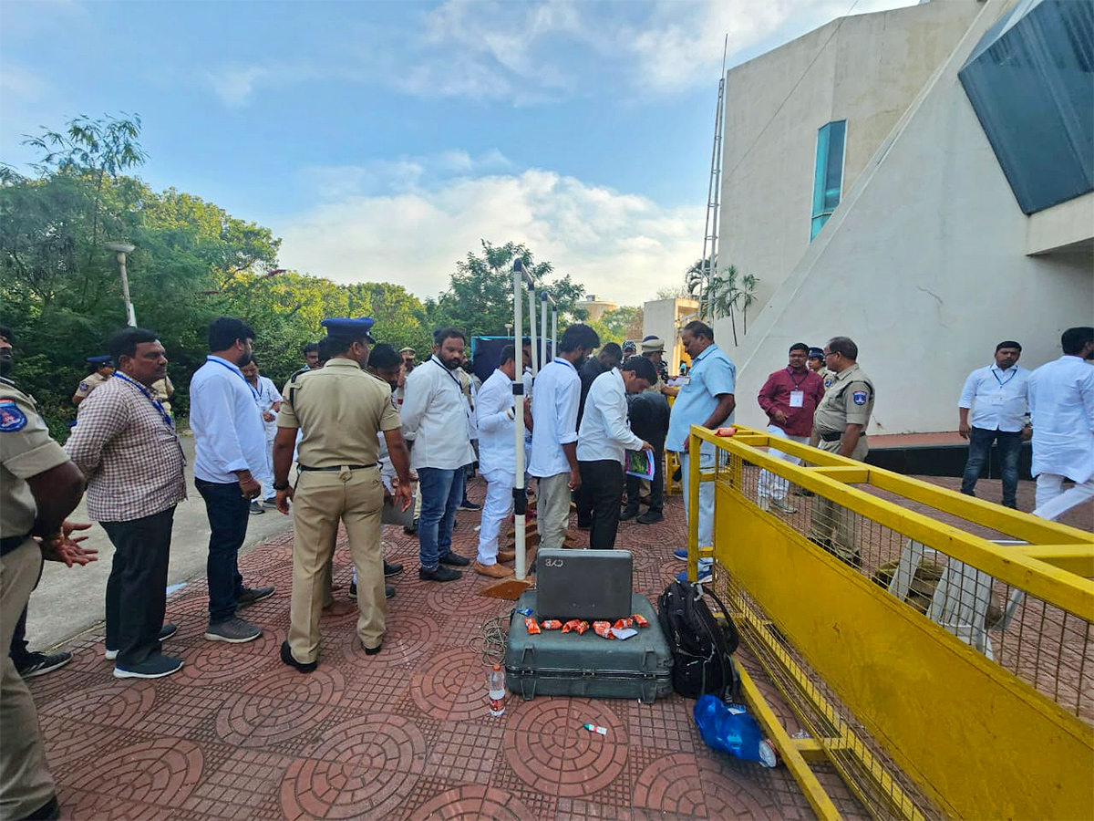 Telangana_20Assembly_20Election_20Counting_20Photo_20Gallery-3.jpg 3