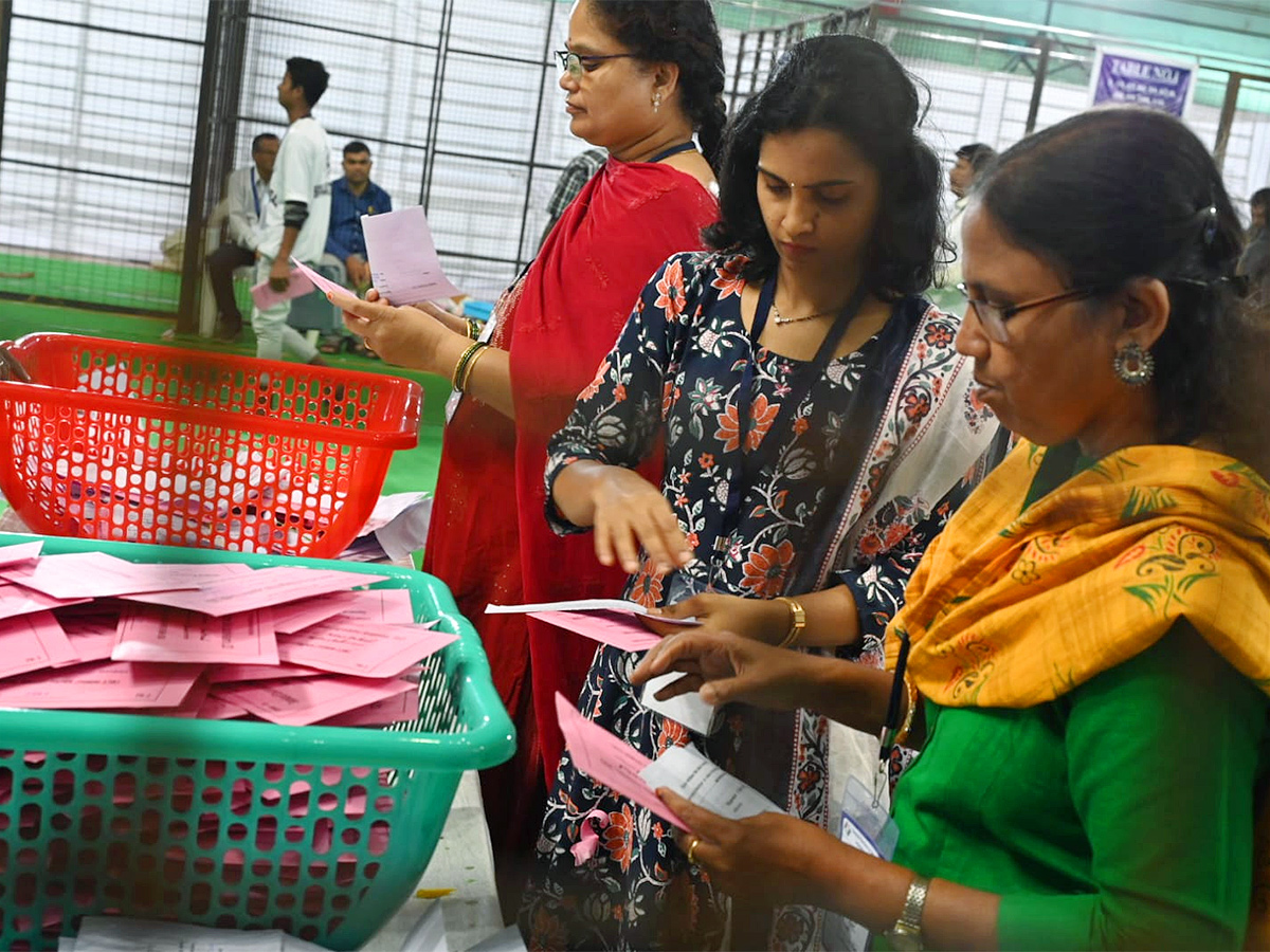 Telangana_20Assembly_20Election_20Counting_20Photo_20Gallery-4.jpg 4