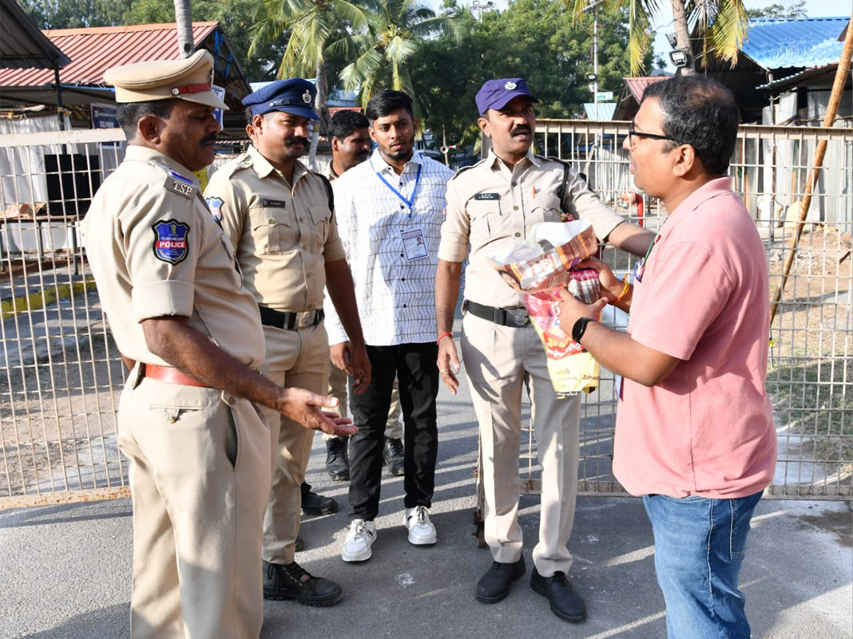 Telangana_20Assembly_20Election_20Counting_20Photo_20Gallery-6.jpg 6