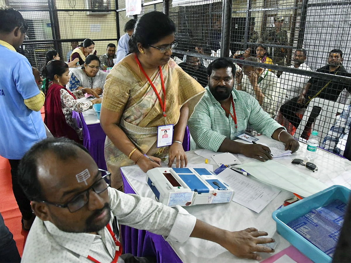 Telangana_20Assembly_20Election_20Counting_20Photos-12.jpg 8