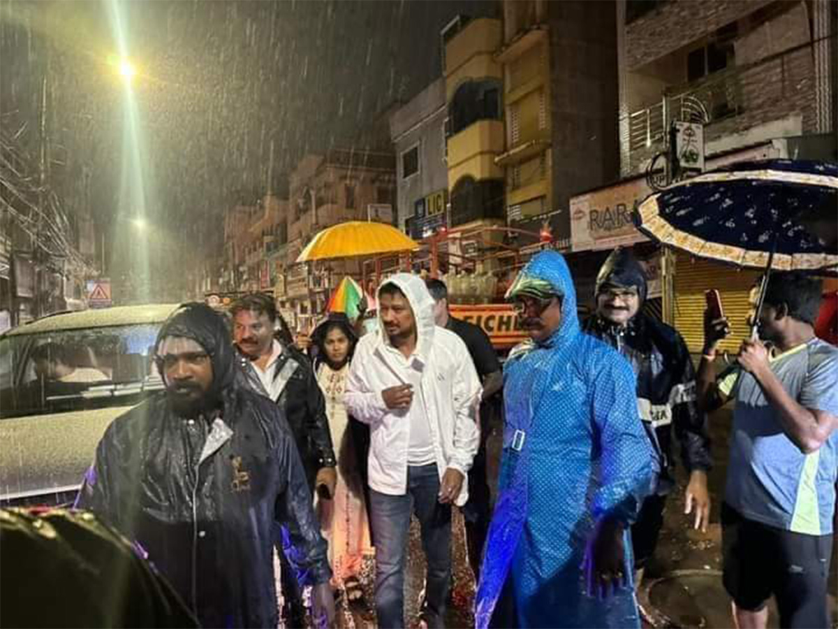 Cyclone_20Michaung_20Heavy_20rains_20Pics-10.jpg 8
