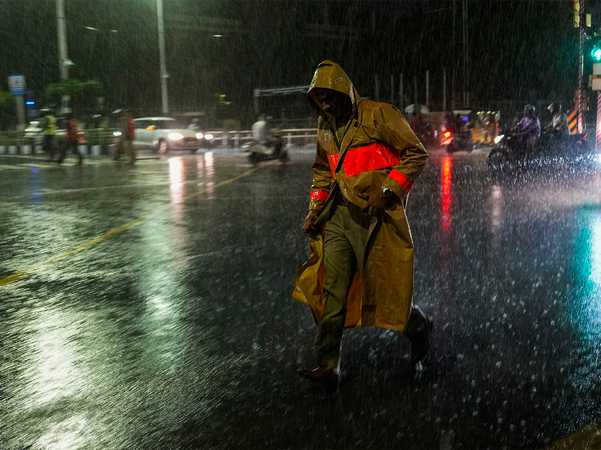 Cyclone_20Michaung_20Heavy_20rains_20Pics-12.jpg 10
