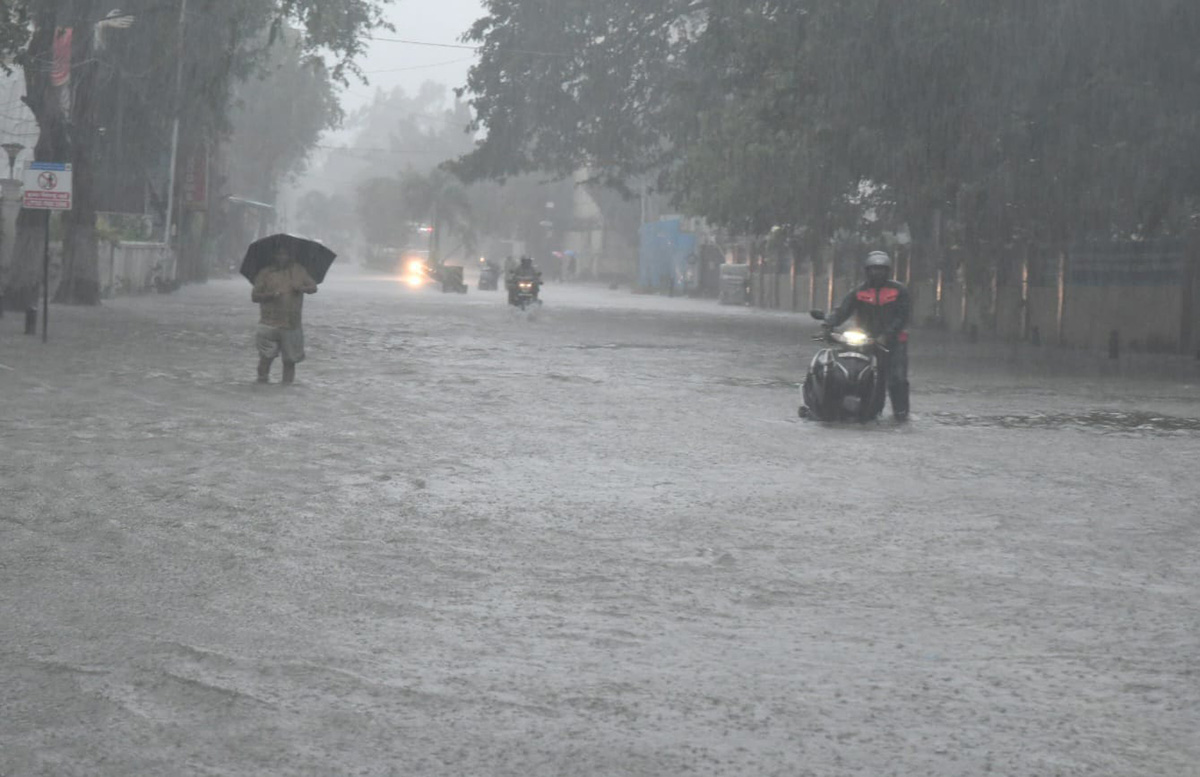 Cyclone_20Michaung_20Heavy_20rains_20Pics-13.jpg 11