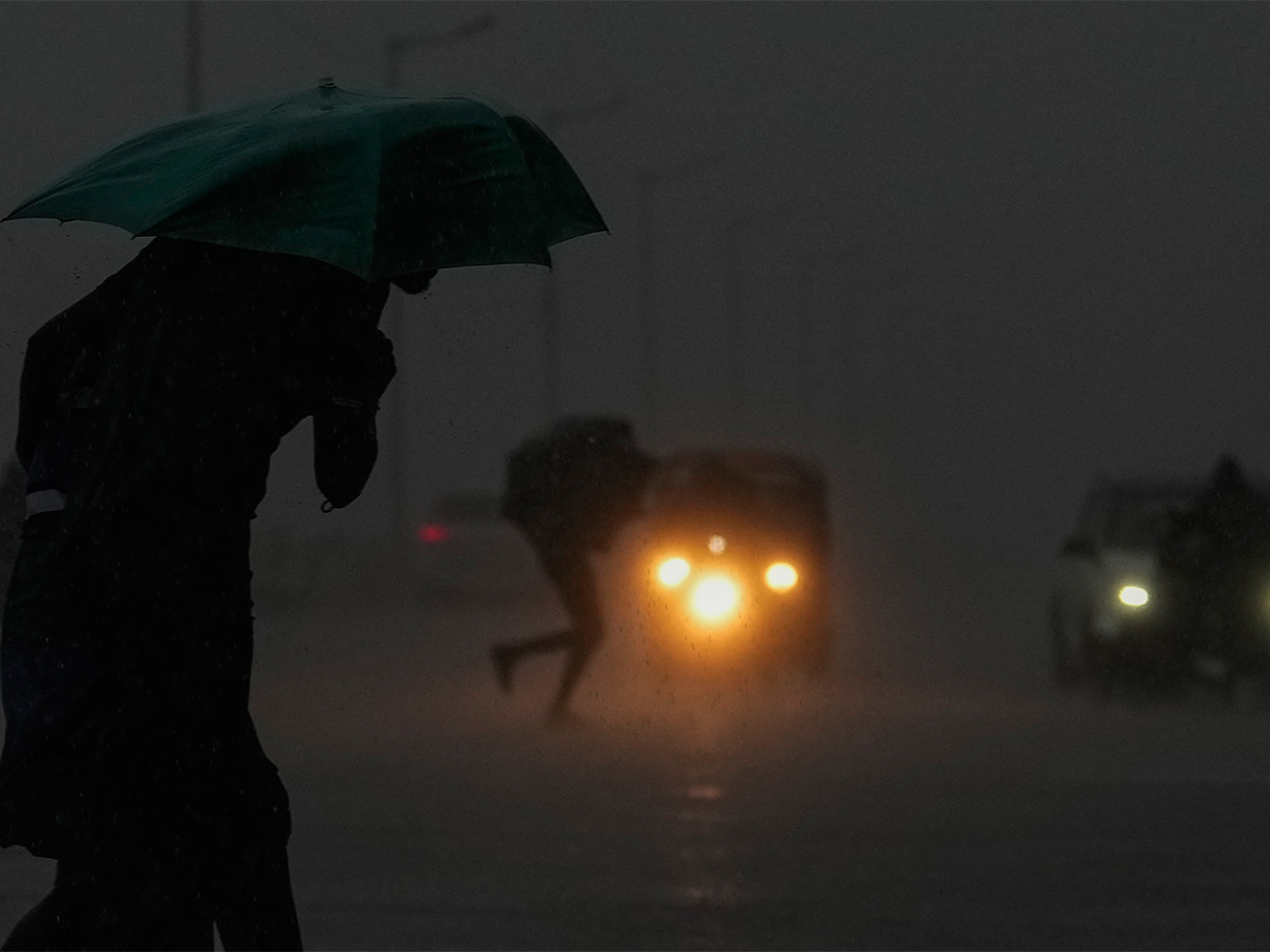 Cyclone_20Michaung_20Heavy_20rains_20Pics-15.jpg 13