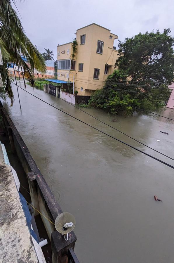 Cyclone_20Michaung_20Heavy_20rains_20Pics-22.jpg 19