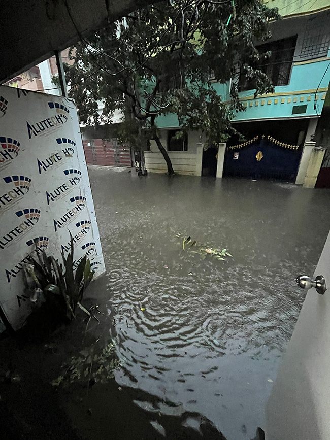 Cyclone_20Michaung_20Heavy_20rains_20Pics-27.jpg 24