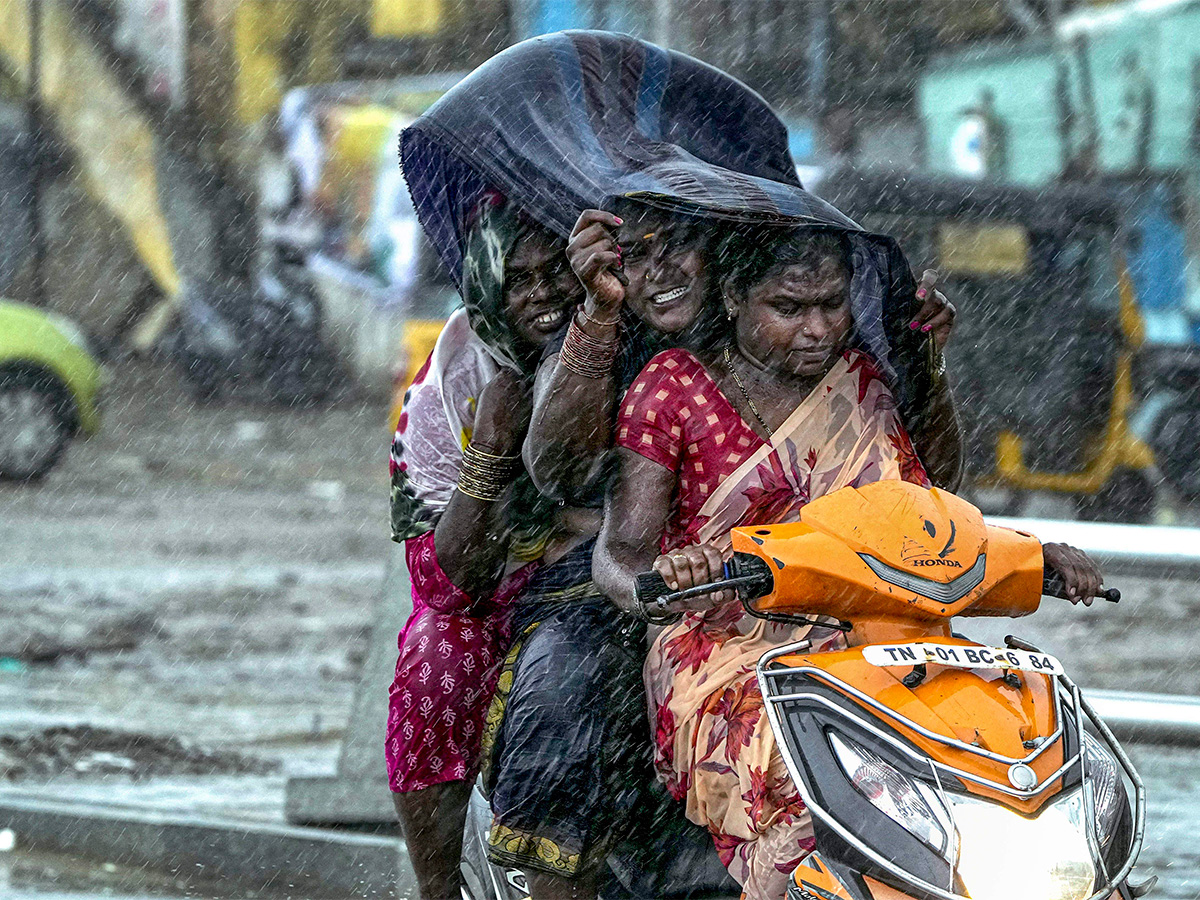 Cyclone_20Michaung_20Heavy_20rains_20Pics-32.jpg 28