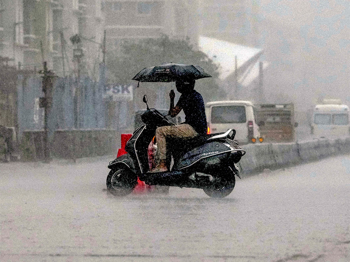 Cyclone_20Michaung_20Heavy_20rains_20Pics-34.jpg 30
