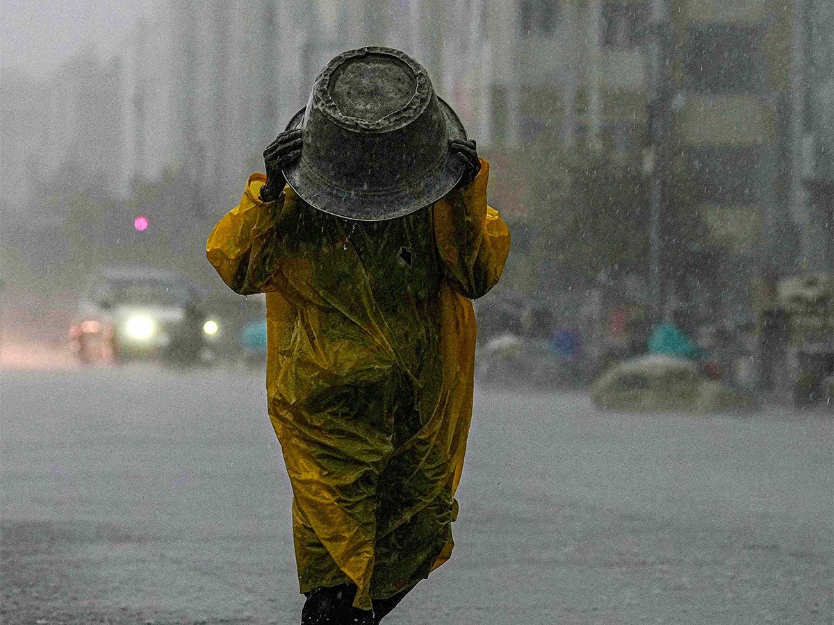 Cyclone_20Michaung_20Heavy_20rains_20Pics-5.jpg 4