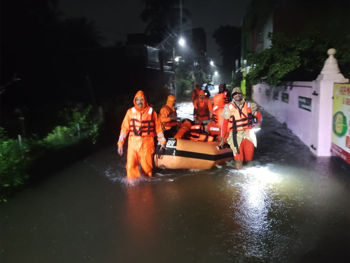 Cyclone_20Michaung_20Heavy_20rains_20Pics-9.jpg 7