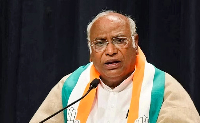 Aicc-Chief-Kharge-Comments-On-Telangana.jpg