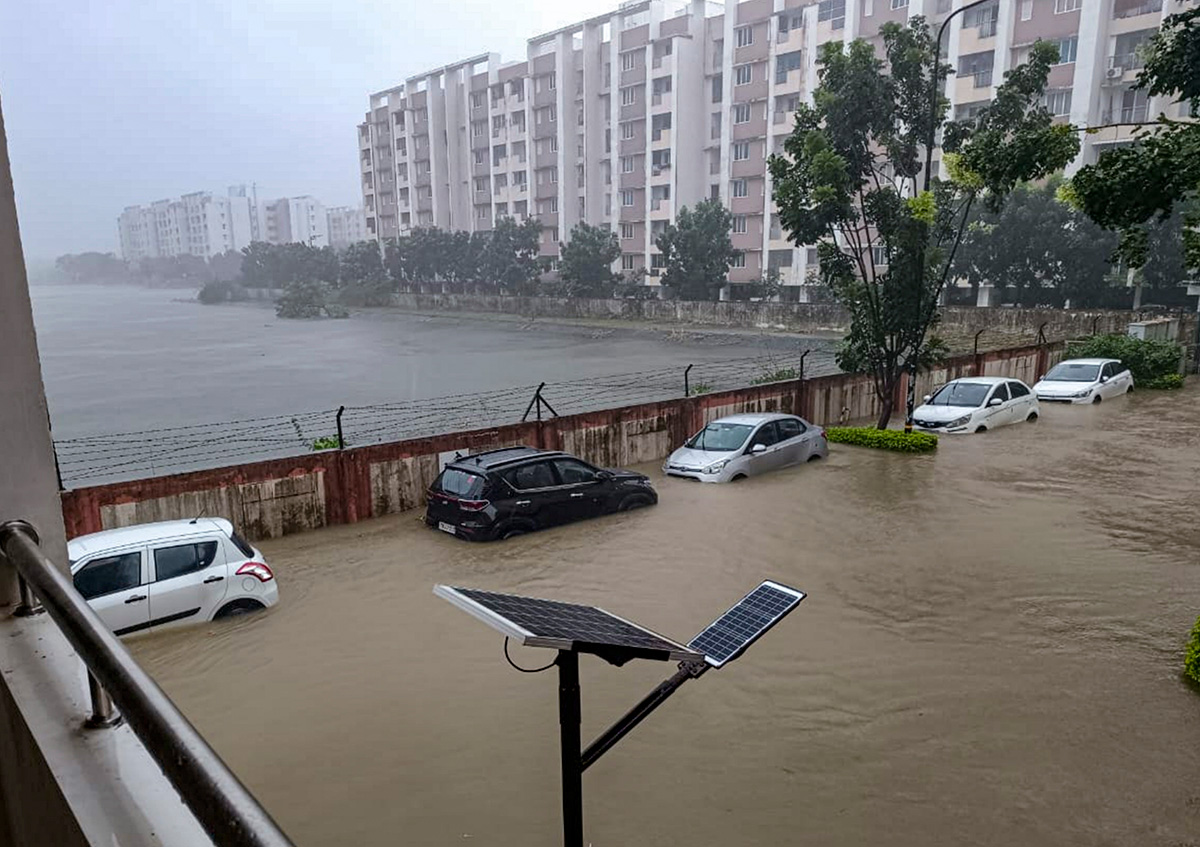 Cyclone_20Michaung_20As_20Rain_20Floods_20Chennai-2.jpg 2