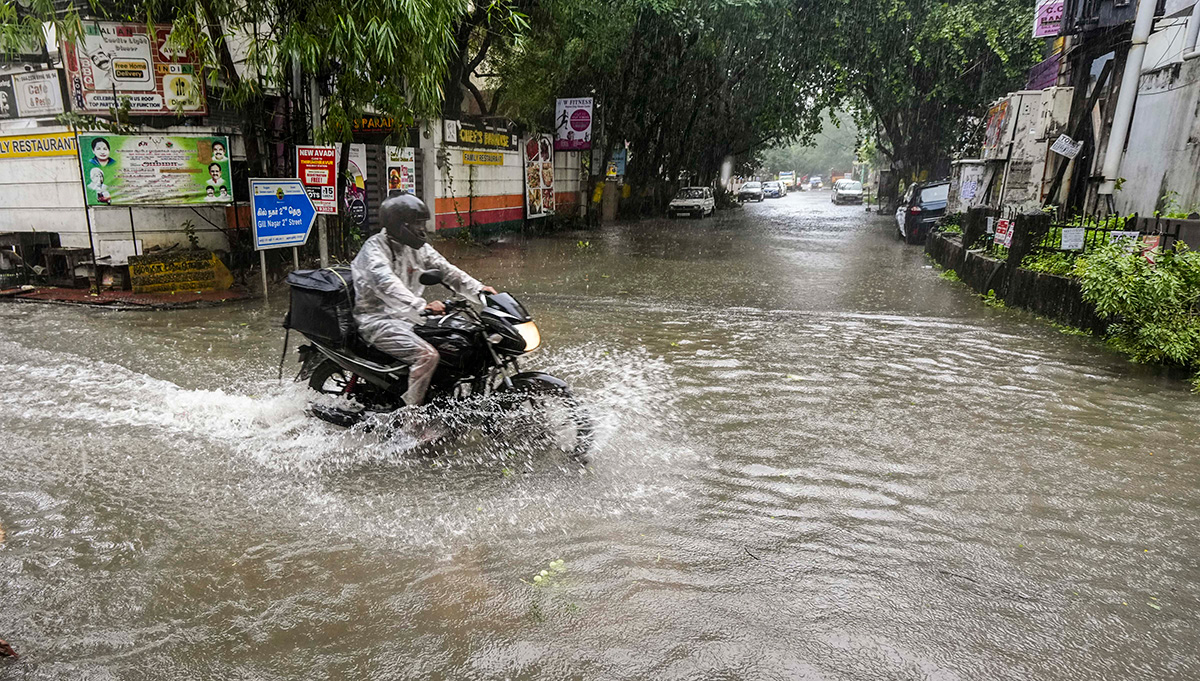 Cyclone_20Michaung_20As_20Rain_20Floods_20Chennai-9.jpg 9
