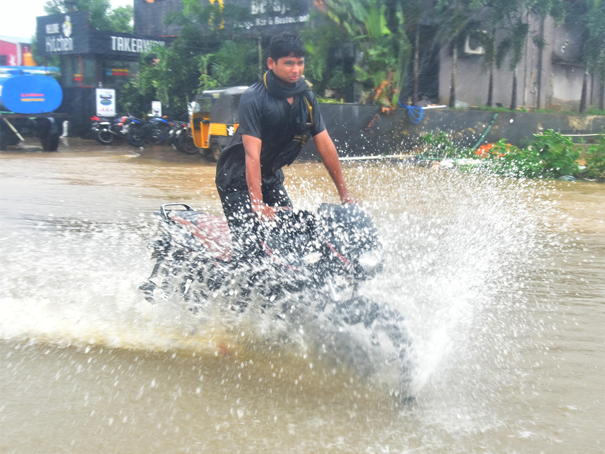 Cyclone_20Michaung_20Effect_20heavy_20rains_20in_20andhra_20pradesh_20photos-11.jpg 10